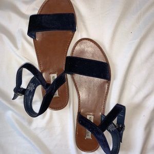 Navy blue, velvet Steve Madden shoes!